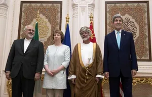 Zarif in Oman to Discuss Critical Topics